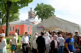Престольный праздник в храме св. апостолов Петра и Павла при больнице им. И. И. Мечникова