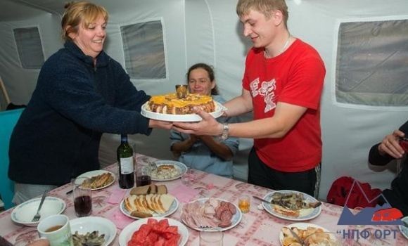 Палатка УСБ-56 М — центр жизни в полевом спортивном лагере