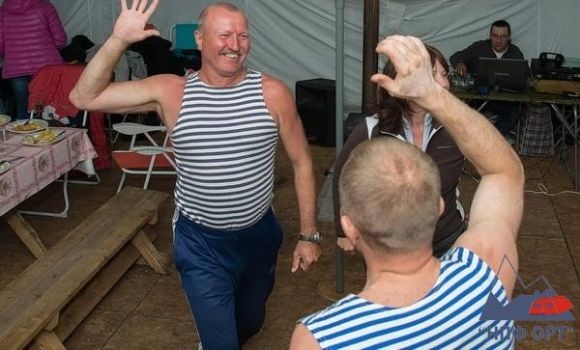 Палатка УСБ-56 М — центр жизни в полевом спортивном лагере